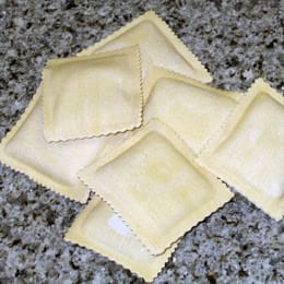 MIA Food Service ONLY PASTA JUMBO SPINACH & CHEESE RAVIOLI PASTA 5KG ONLY PASTA JUMBO SPINACH & CHEESE RAVIOLI PASTA 5KG