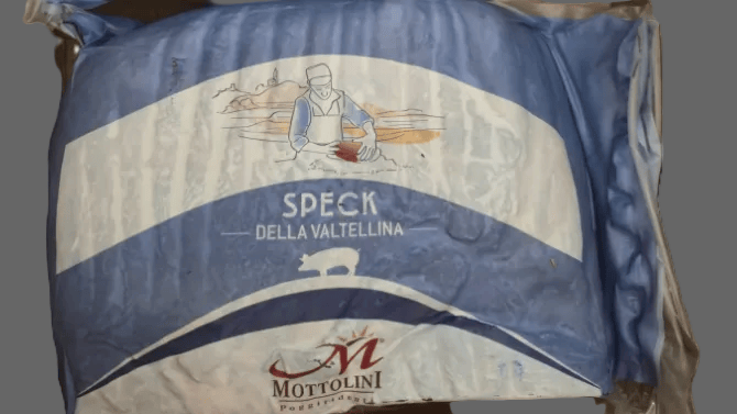 Mia Food Service SPECK MOTTOLINI DELLA VALTELLINA 2.5KG SPECK MOTTOLINI DELLA VALTELLINA 2.5KG